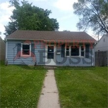 Building Photo - 7621 Chestnut Ave