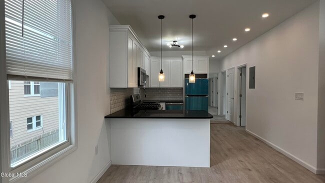 Foto del edificio - 143 5th Ave