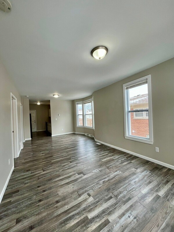 Foto del edificio - 13128 Balsam St