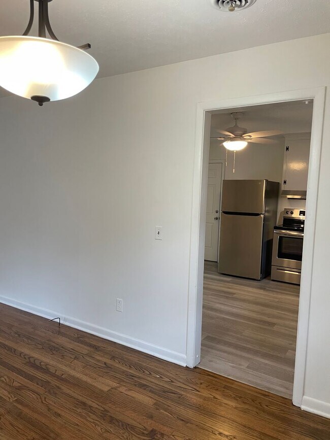 Building Photo - Cute and Newly Renovated Brick One Level H...