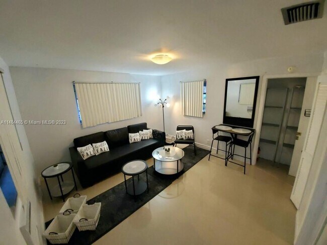 Foto del edificio - 729 NE 6th St