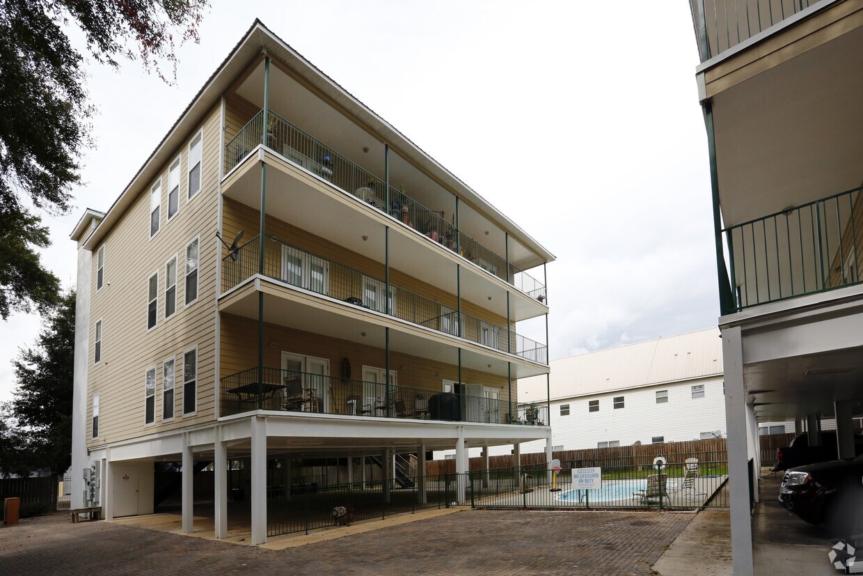 Building Photo - 183 McDonnell Ave