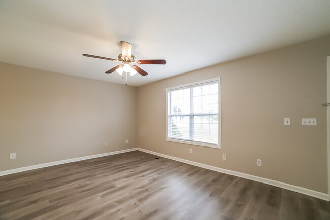 Building Photo - 161 Concorde Dr