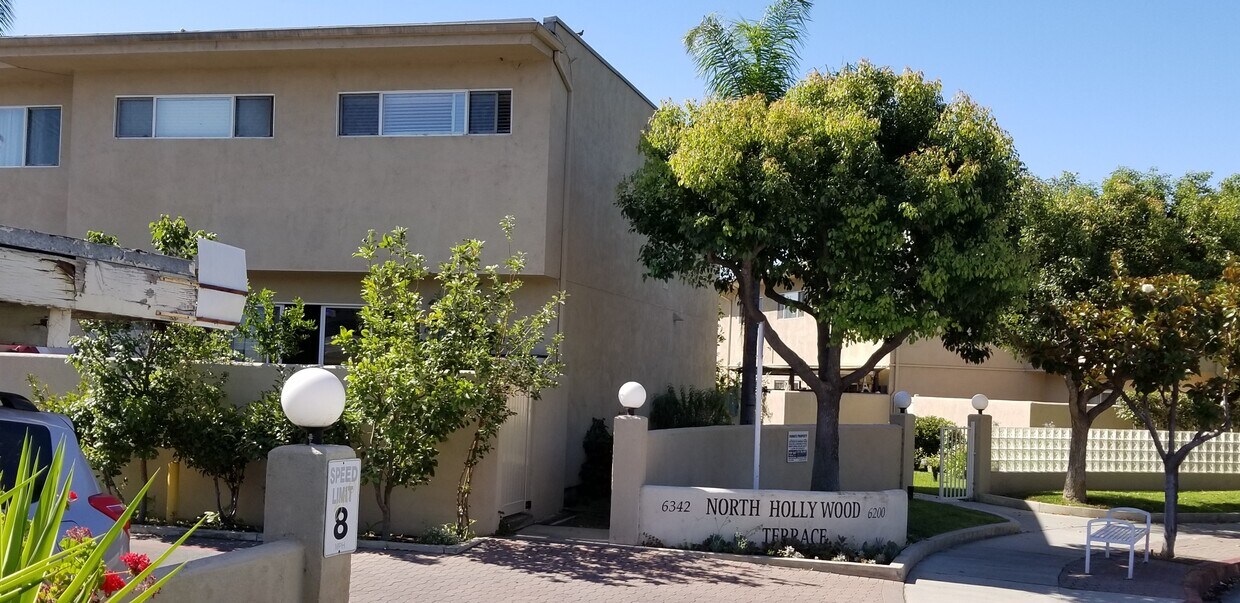 Foto principal - 6342 Morse Ave