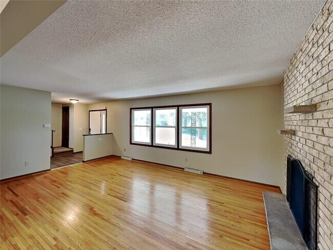 Foto del edificio - 8948-47 1/2 47 1/2 Ave N