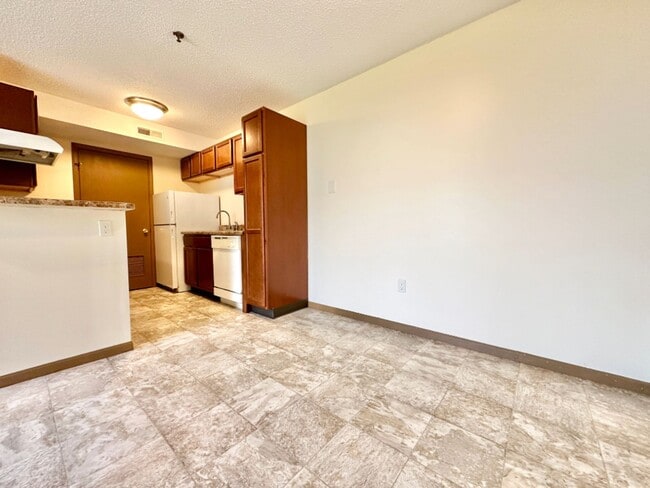 Interior Photo - Briarwood II