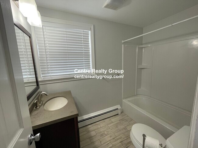 Building Photo - 30 Beecher Pl