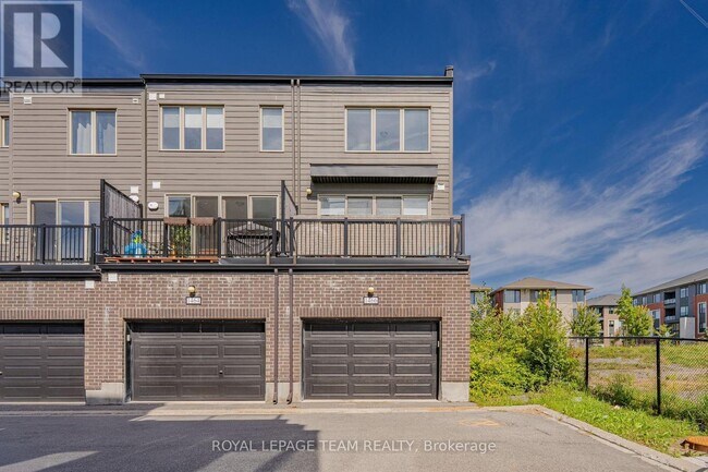 Photo du bâtiment - 1466 Hemlock Rd