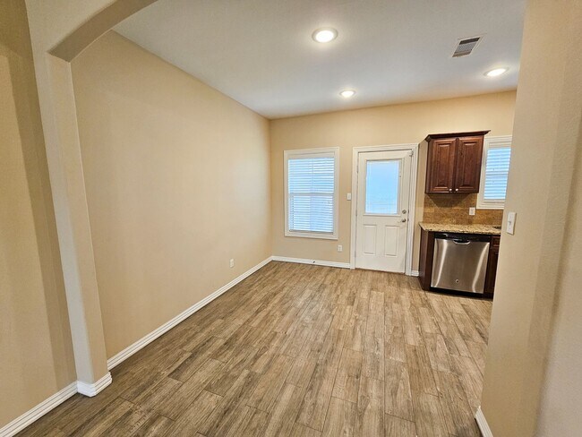 Foto del edificio - !!Move In Special!! **3 Bedroom 2 1/2 bath...