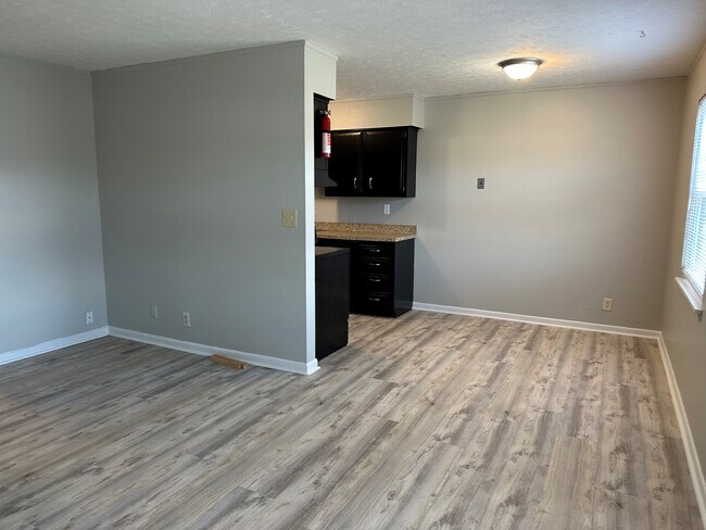 Building Photo - 3108 Springfield Dr