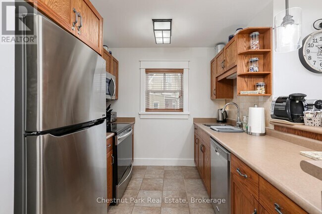 Building Photo - 125 Fairway Ct
