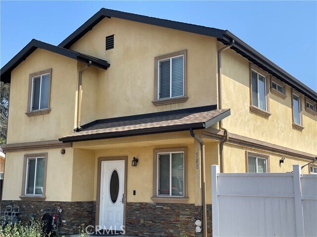 Foto principal - 580 E 12th St