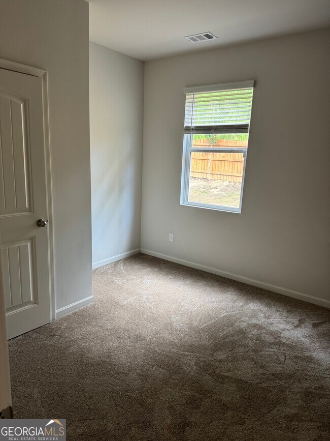 Foto del edificio - 148 Silver Beech Ln