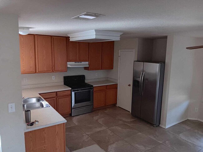 Foto del edificio - 7807 Hedrick Farm