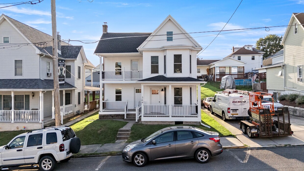 Primary Photo - Newly Renovated 4-Bedroom, 2-Bath Home wit...