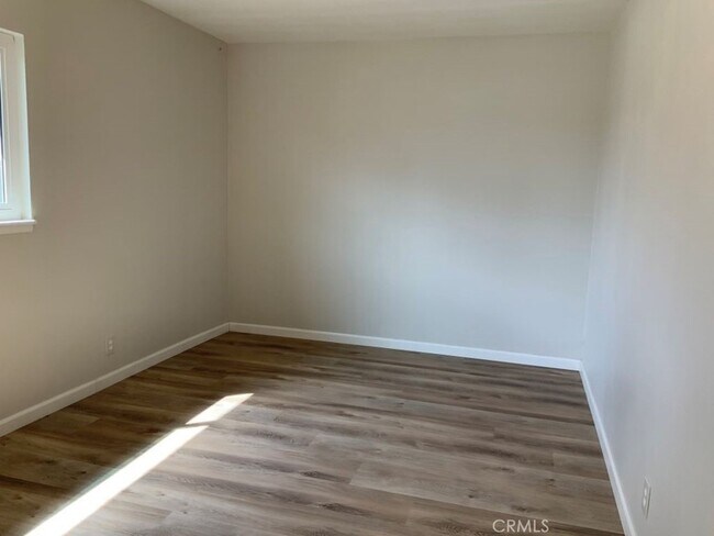 Building Photo - 2416 Huntington Dr