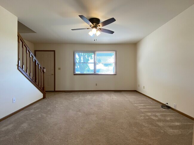 Building Photo - 360 W John Casey Rd