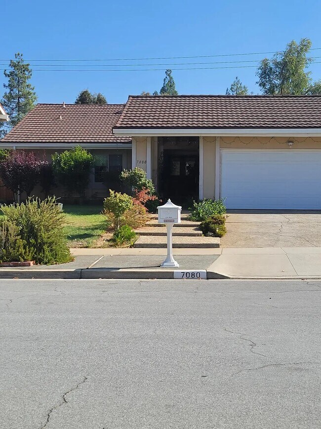 Foto del edificio - 7080 Anjou Creek Cir