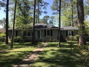 Building Photo - 1031 Summit Dr