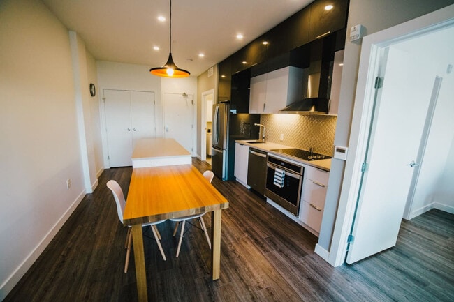 Photo du bâtiment - 835 Sterling Lyon Pkwy