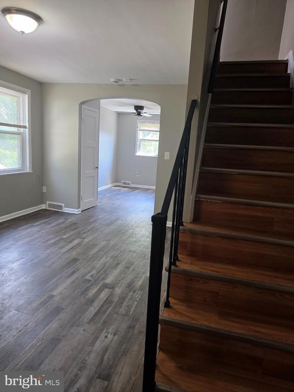 Foto del edificio - 835 E Cold Spring Ln