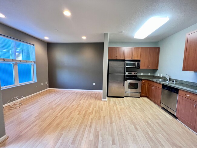 Building Photo - 1 bedroom 1 bath in a fantastic location i...