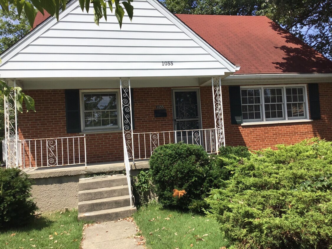 Primary Photo - 1055 Kreis Ln