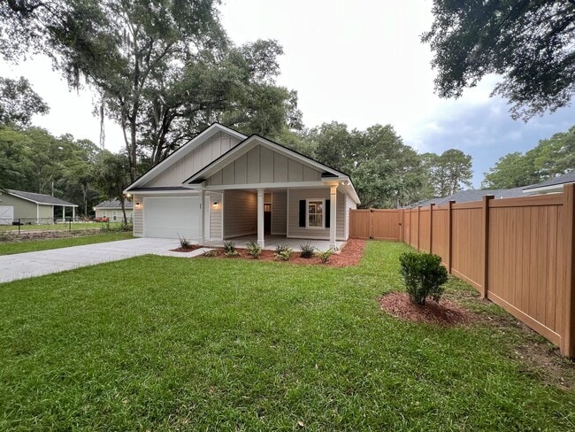 Building Photo - 3 Bed 2 Bath Home with Porches and Huge Ba...