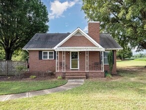 Building Photo - 341 W Red Cross Rd