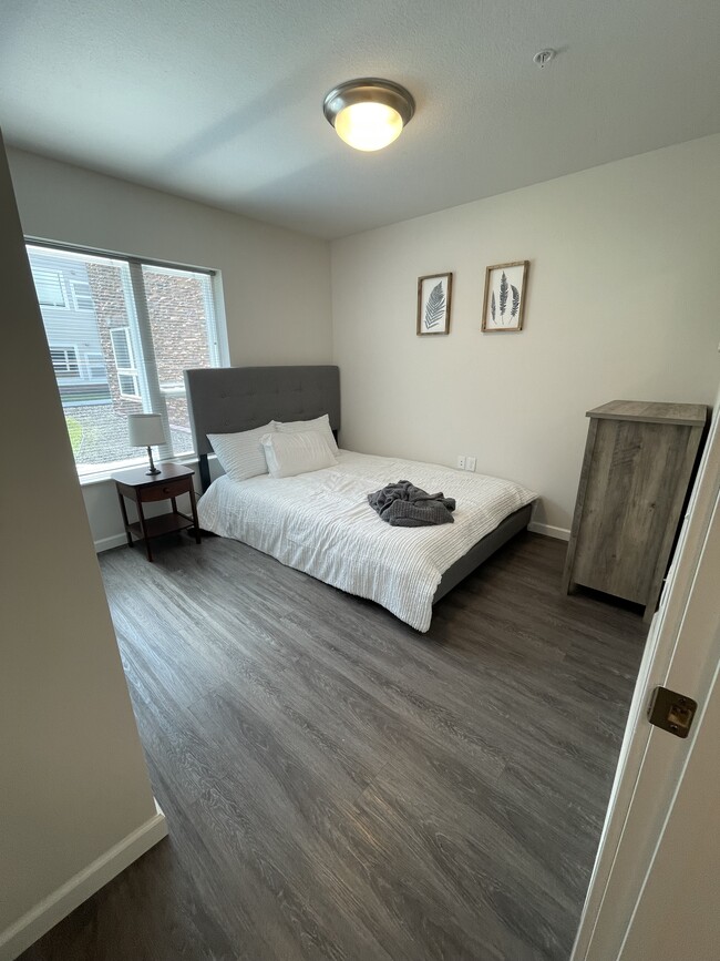 One Bedroom Bedroom - Newport Commons