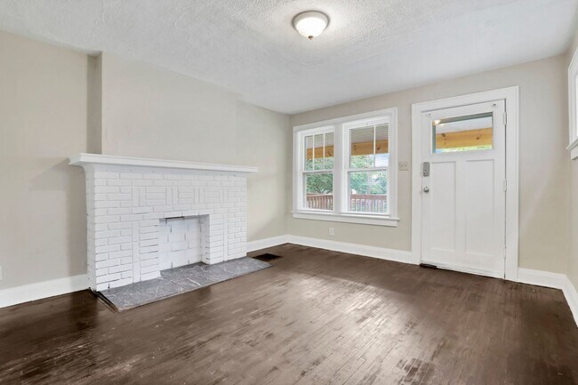 Foto del edificio - 657-659 S Burgess Ave