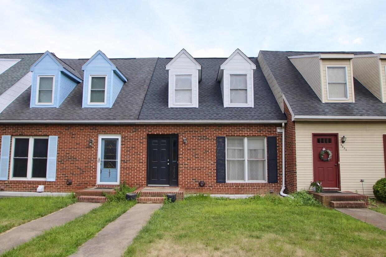 Primary Photo - 1035 Blue Ridge Dr