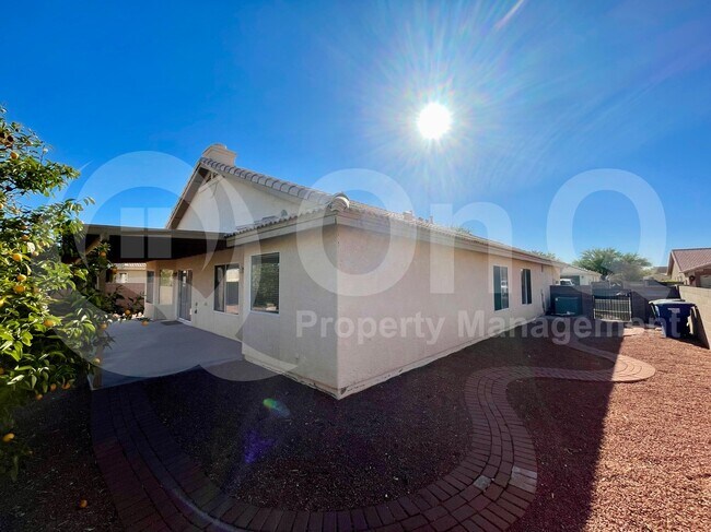 Foto del edificio - 9557 Blue Ridge Mountain St