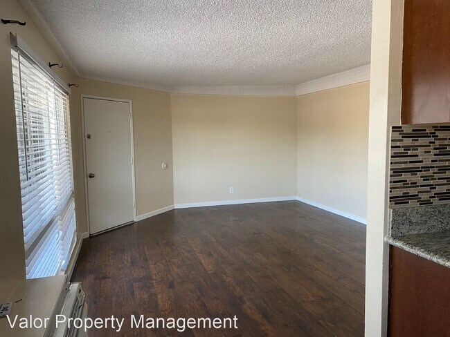 Building Photo - 904 S Magnolia Ave