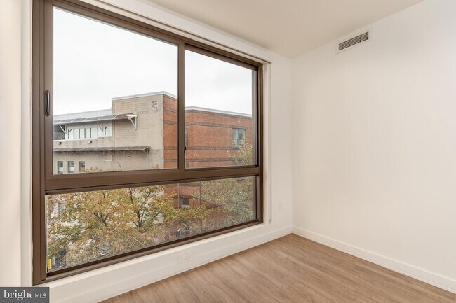 Foto del edificio - 1630 Columbia Rd NW