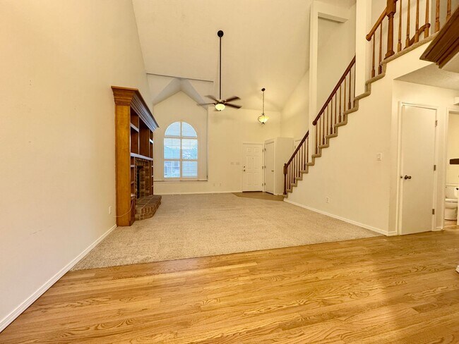 Foto del edificio - Lovely 2 Story Home in Desirable Fairfax Subdivision!