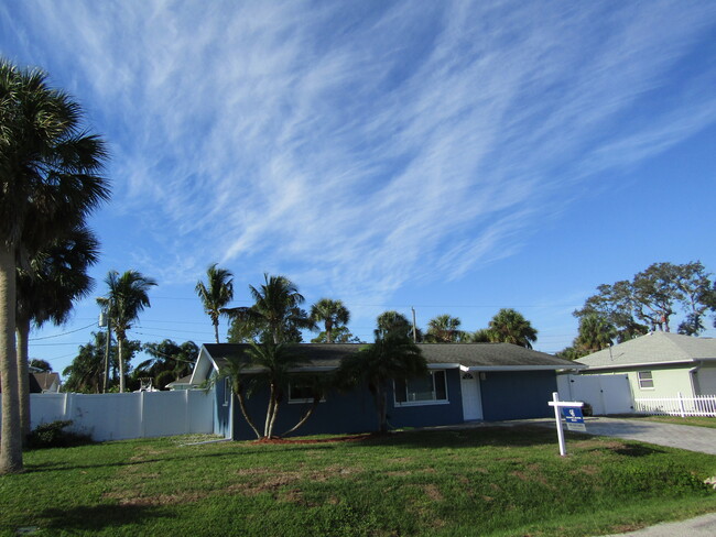 Building Photo - 4188 Pompano Rd