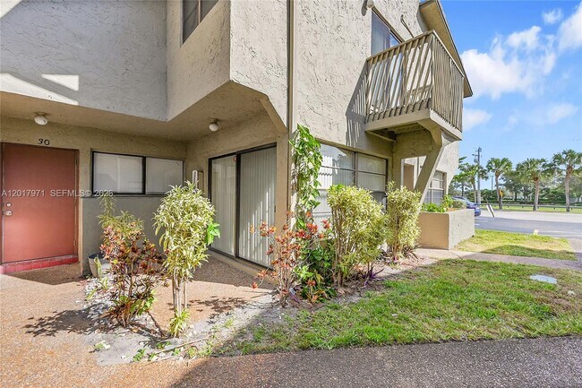 Foto del edificio - 2532 Coral Springs Dr