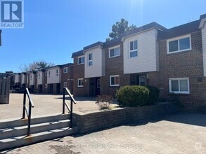 Building Photo - 67 Godstone Rd