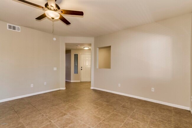 Foto del edificio - 15225 N 100th St