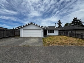 Building Photo - 3525 Tracey Ct