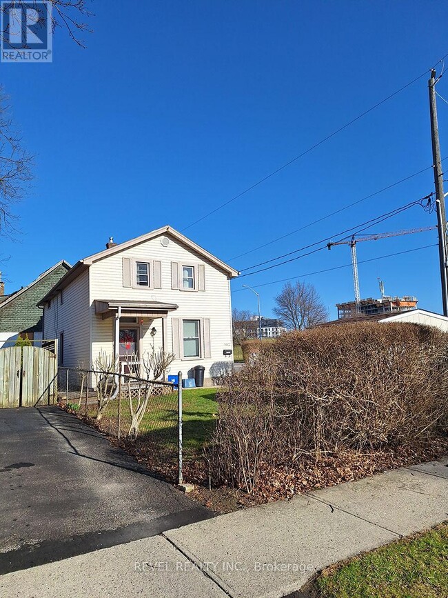 Building Photo - 102 Eagle Ave