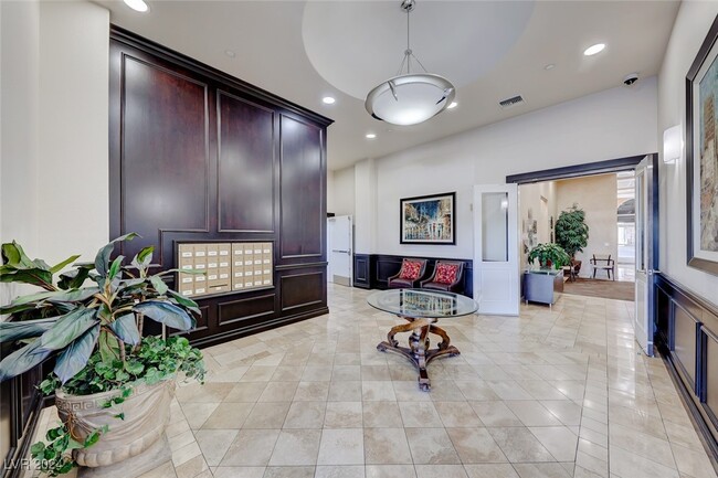 Foto del edificio - 2240 Village Walk Dr