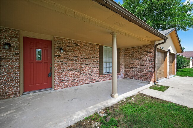 Building Photo - 2007 Whiteback Dr