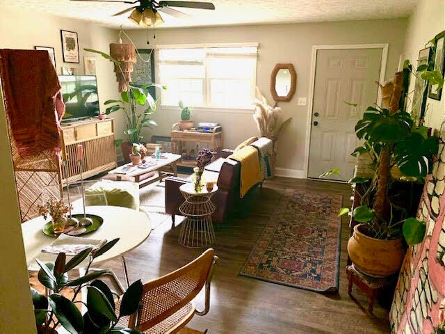 Living Room View 3 - 230 China St