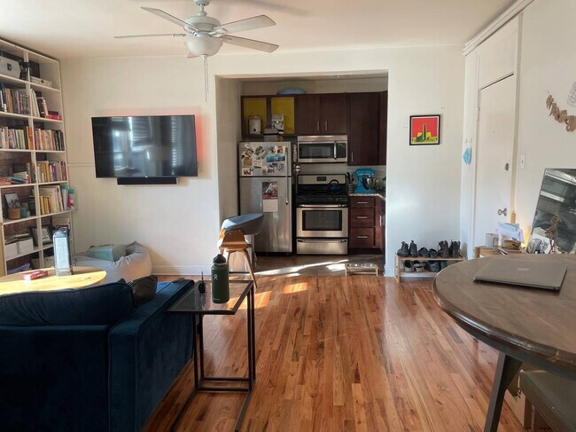 Foto del edificio - 2530 N Sacramento Ave