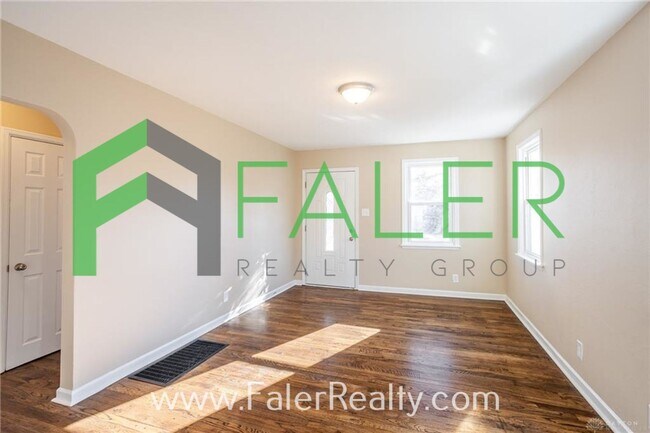 Building Photo - Adorable 2-Bedroom Bungalow