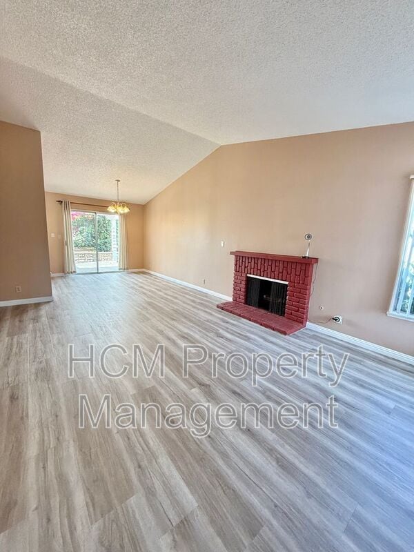 Building Photo - 27102 Valleymont Rd