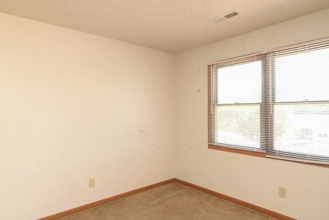 Building Photo - 2504 Southridge Dr
