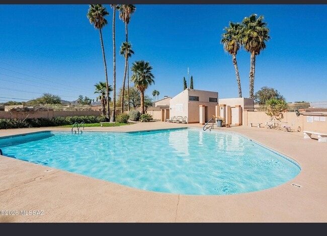 Building Photo - 2417 N Palo Hacha Dr